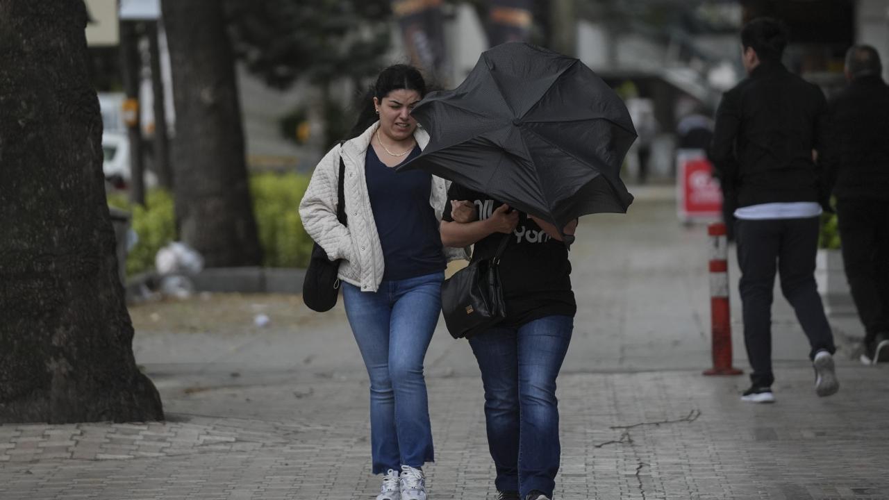 Ankara için Kuvvetli Rüzgar ve Fırtına Uyarısı