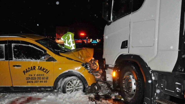 Kars'ta Yoğun Kar Yağışı Kazaya Neden Oldu: 1 Ölü, 3 Yaralı