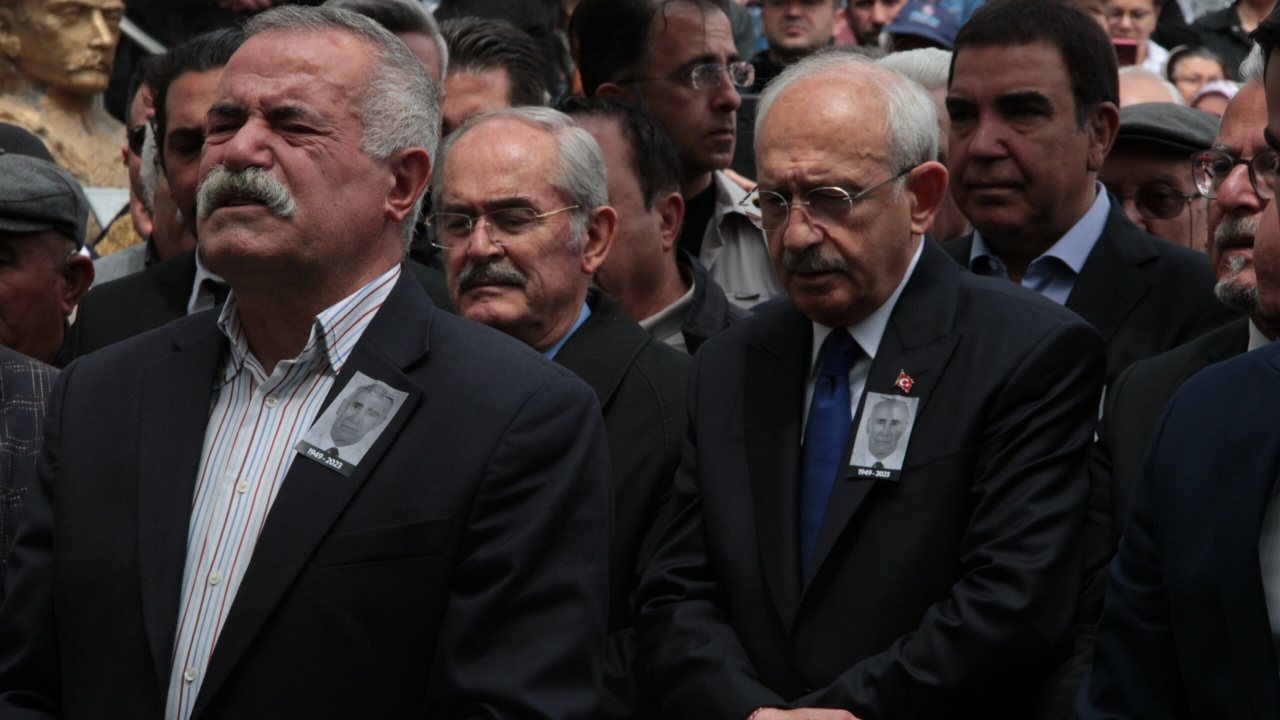 Kılıçdaroğlu ve ailesinin acı gününde siyasi isimlerin katılımı | Cenazeye çok sayıda siyasi isim katıldı