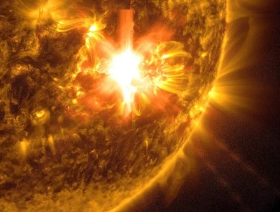 Ekstrem Güneş Fırtınaları: Dünya Çapında Kuzey Işıklarını Alevlendirdi