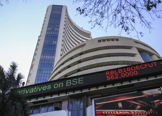 BSE Sensex Küresel Piyasaların Etkisiyle Bir Haftanın En Yüksek Seviyesine Çıktı