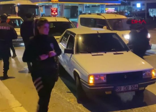 Edirne'de Gece Vakti Nefes Kesen Takip: Alkollü Sürücü Polis Aracına Çarptı