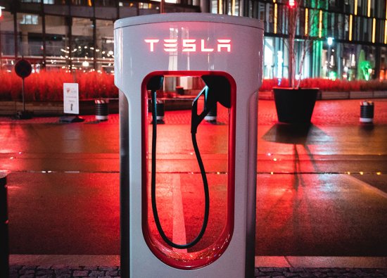 Tesla, Supercharger İstasyonları İçin Yeni Bir Ücret Getiriyor