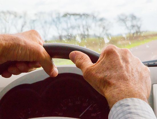 AB'nin Ehliyet Reformu Tartışma Yaratıyor: Yaşlı Sürücüler İçin Geçerlilik Süresi Azalacak!