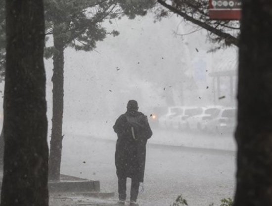 Ankara'da Sağanak ve Kuvvetli Fırtına Etkili Oluyor