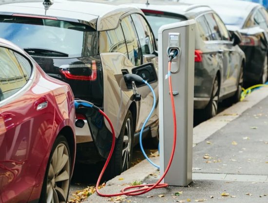 Lityum İyon Pil Fiyatları Düşerken Elektrikli Araç Fiyatları İçten Yanmalı Araçların Seviyesine Düşecek mi?
