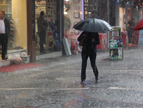 Meteoroloji'den 14 kente sarı ve turuncu kod uyarısı: Sağanak yağışlar kapıda