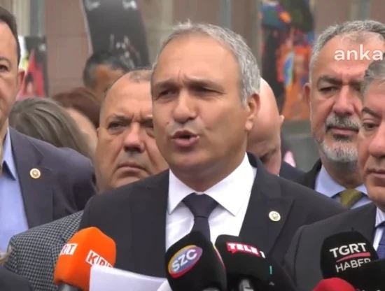 CHP'li Vekillerin Yeni Müfredat Tepkisi: Bakanlığa Yürüdüler